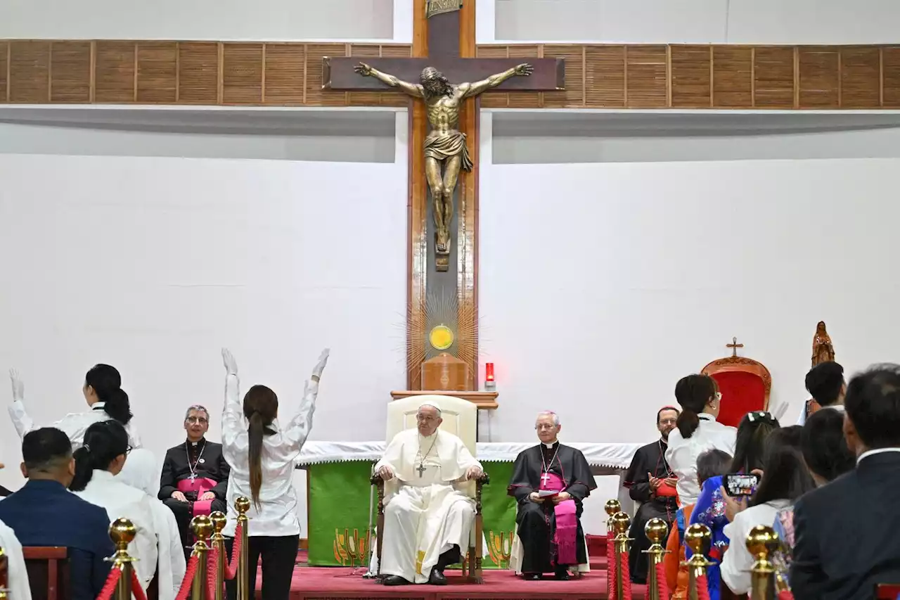 Voyage du pape : François vante une Mongolie « démocratique » et « pacifique » entre deux pays autoritaires