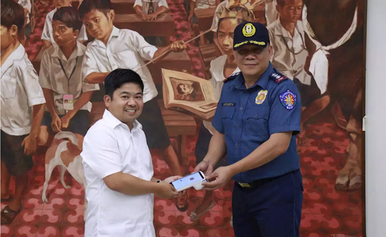 Caloocan Public Safety Dept. gets devices to implement single ticketing system