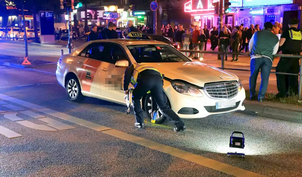 Auf der Reeperbahn: Mann von Taxi erfasst und schwer verletzt