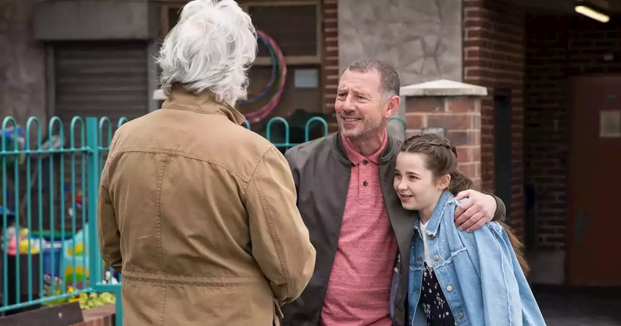 Coronation Street fans 'rumble' sinister twist over 'dodgy' Dom Everett