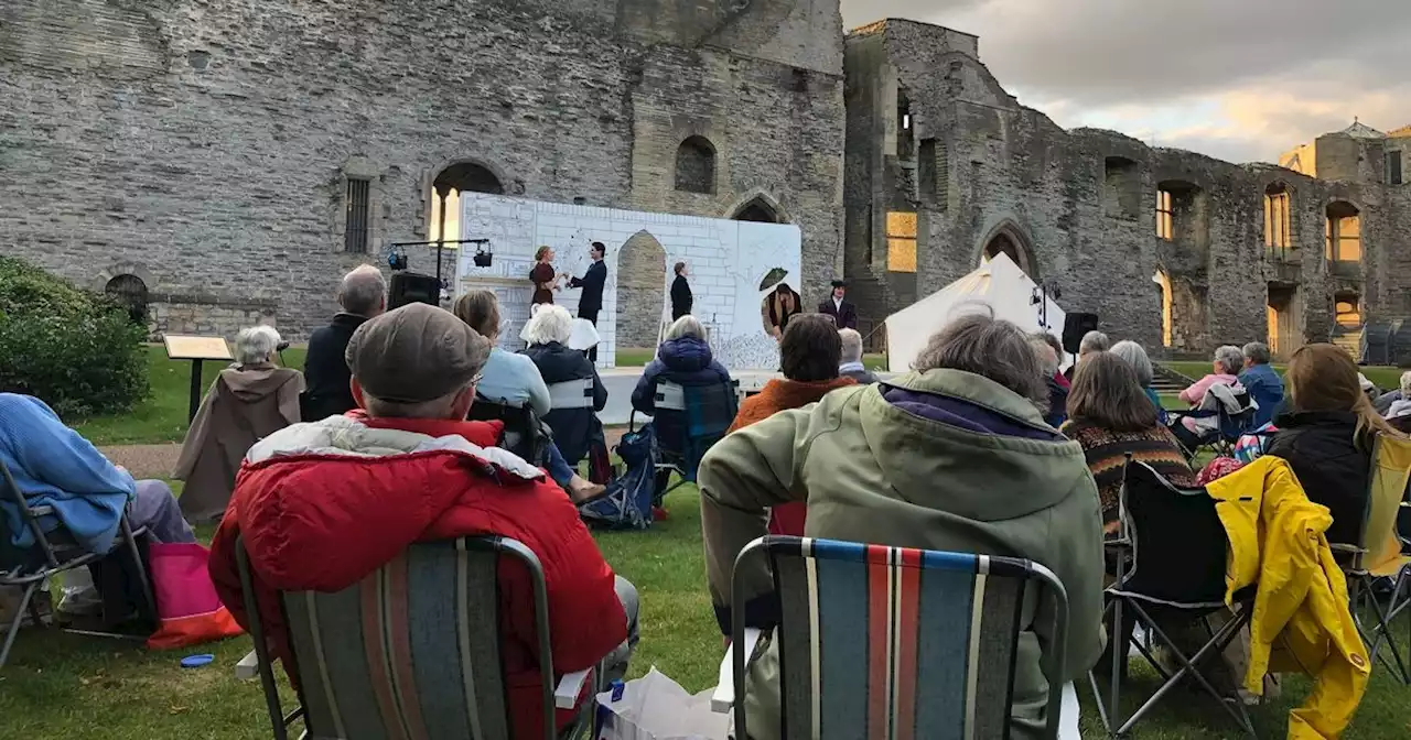 Review: The Importance Of Being Earnest at Newark Castle