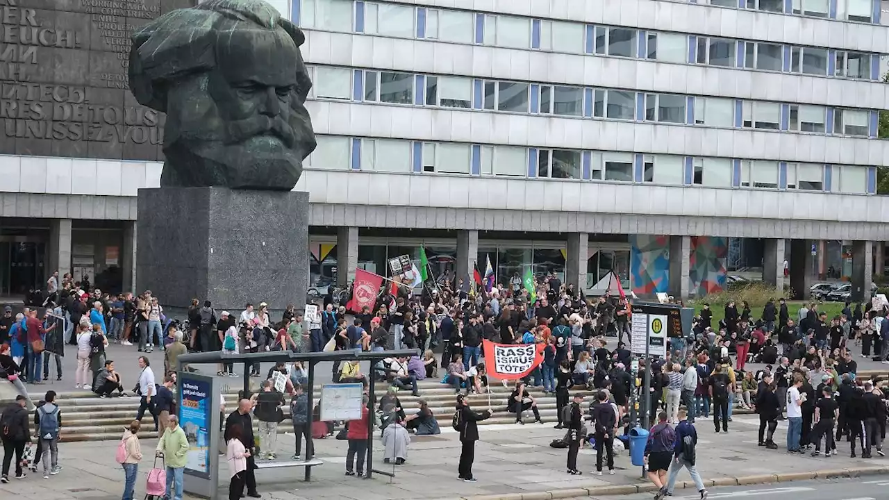 Hunderte Menschen bei Demo gegen Rassismus in Chemnitz