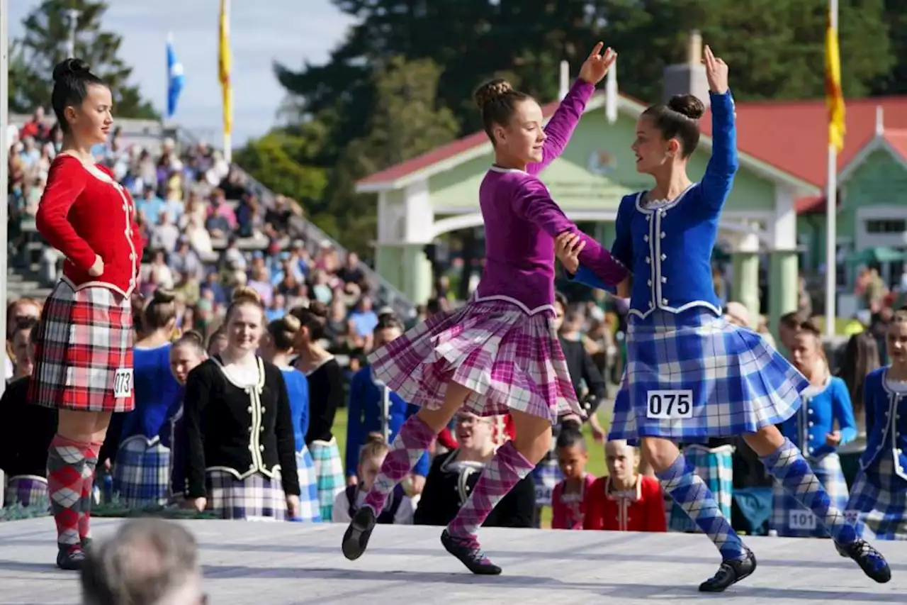 In Pictures: Royals watch Highland games at Braemar Gathering