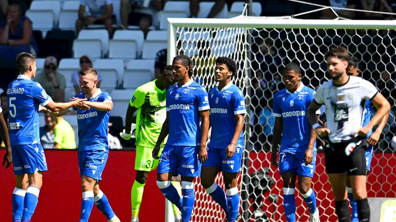 - Auxerre : les Girondins malmenés à domicile