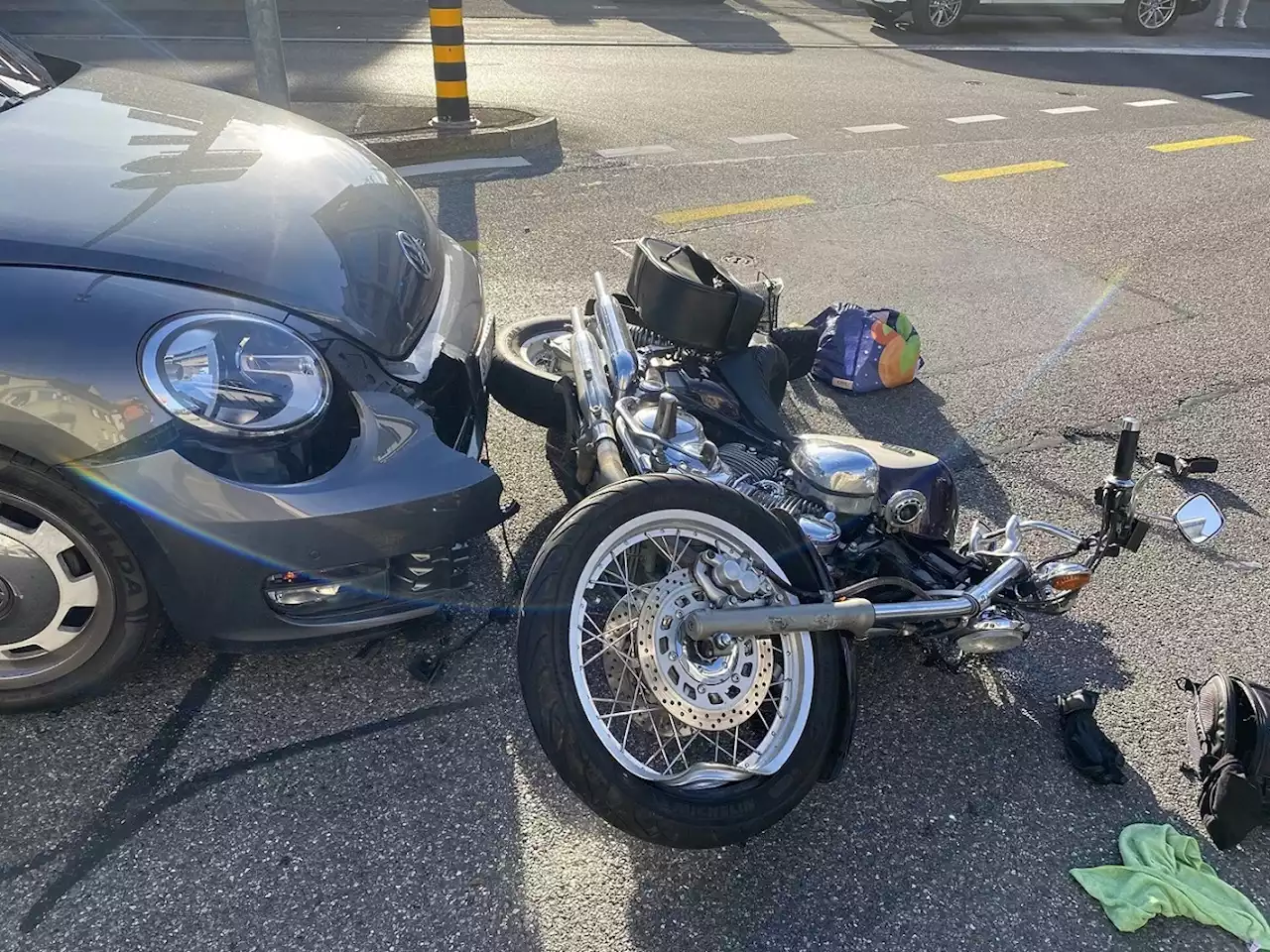 Stadt Schaffhausen SH: Zeugenaufruf zu Verkehrsunfall zwischen Auto und Motorrad