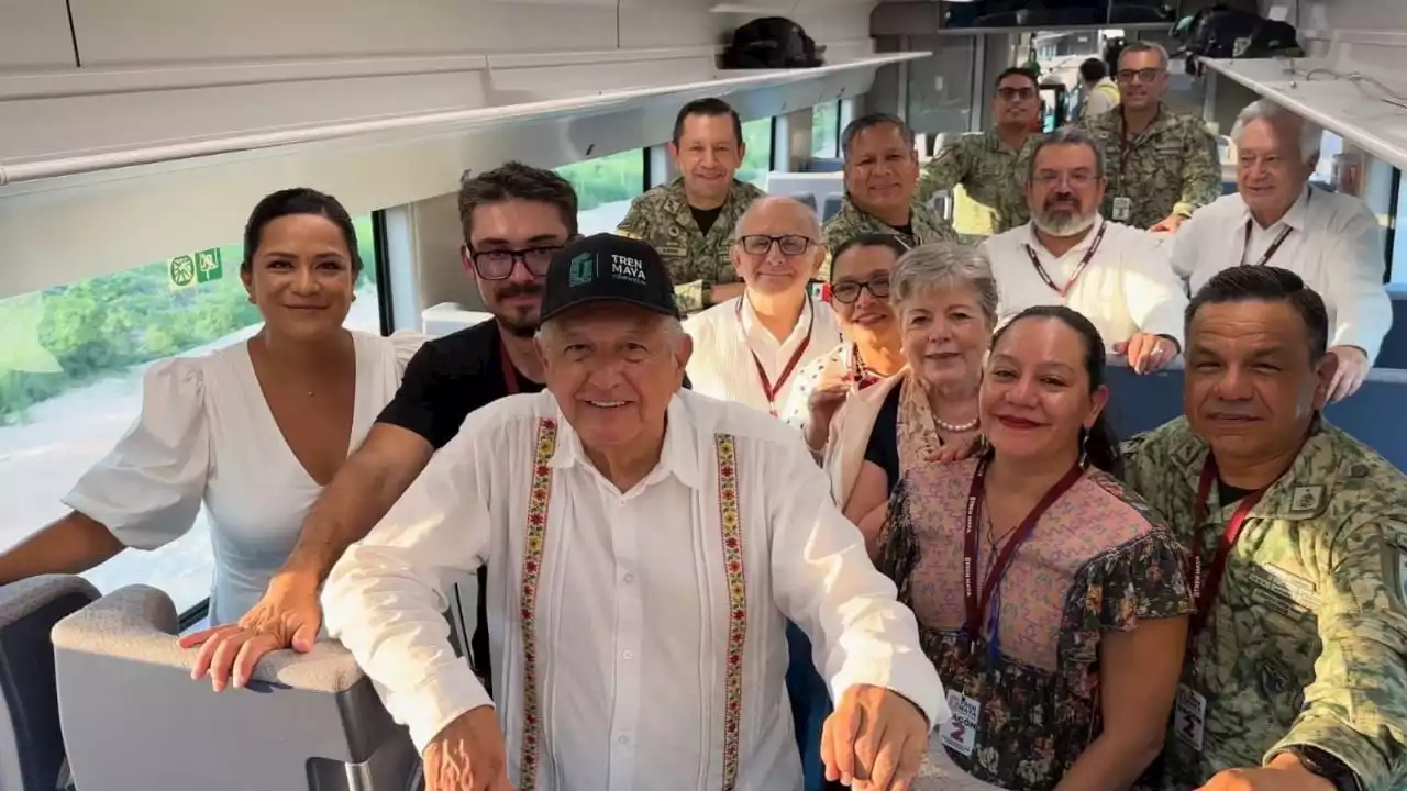 AMLO se sube por primera vez al Tren Maya; viaja de Campeche a Mérida