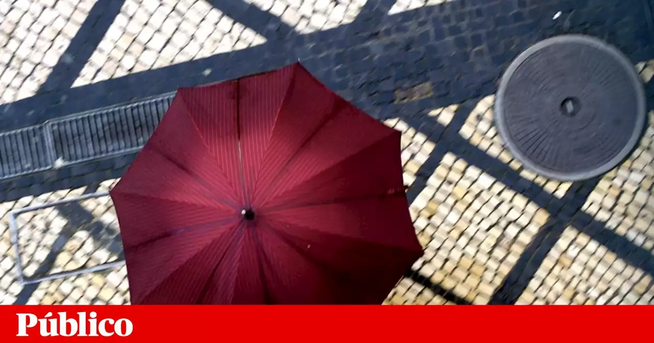 Dez distritos de Portugal continental sob aviso amarelo devido a chuva e trovoada