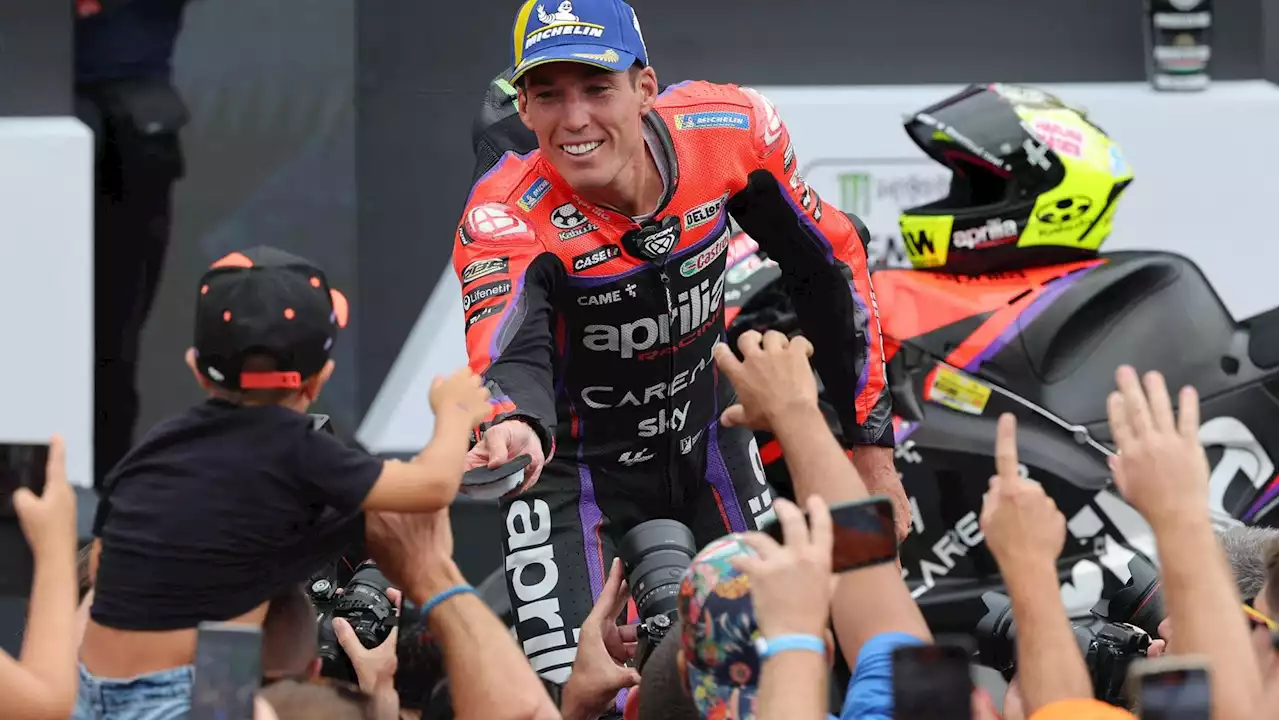 MotoGp Catalogna, festa Aprilia: Aleix Espargarò vince la sprint race. Bagnaia è secondo, terzo Viñales