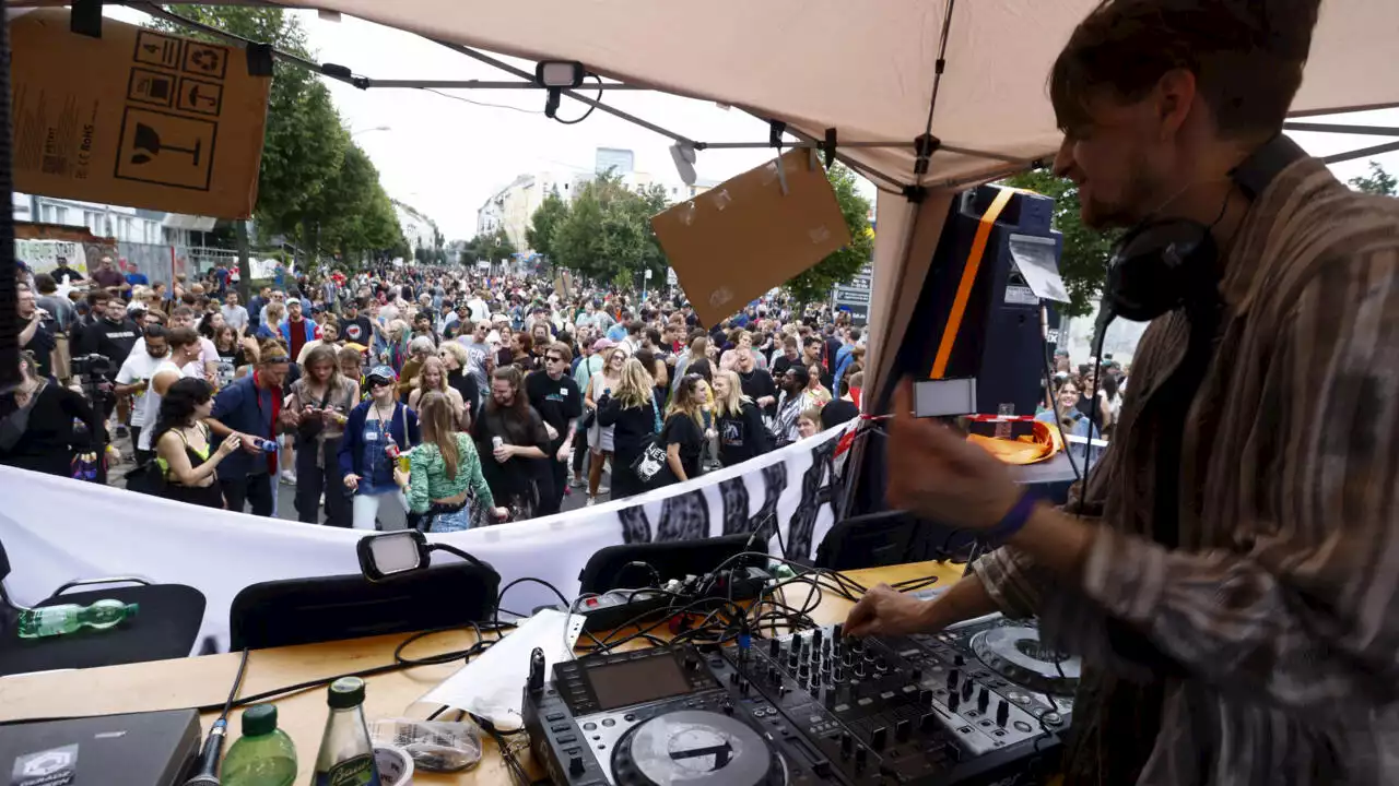 Allemagne: les écologistes, cyclistes et clubbers s'unissent contre une autoroute à Berlin