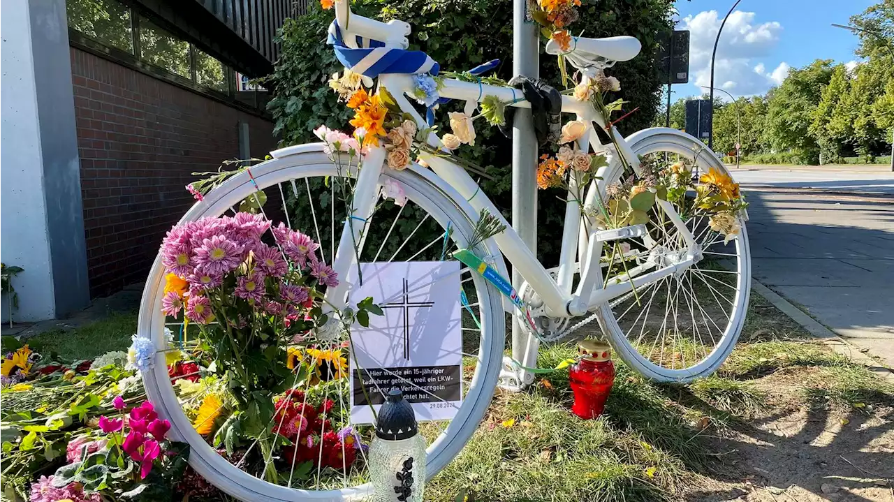 Mahnwache in Hamburg: 400 Menschen weinen um toten Radfahrer (15)