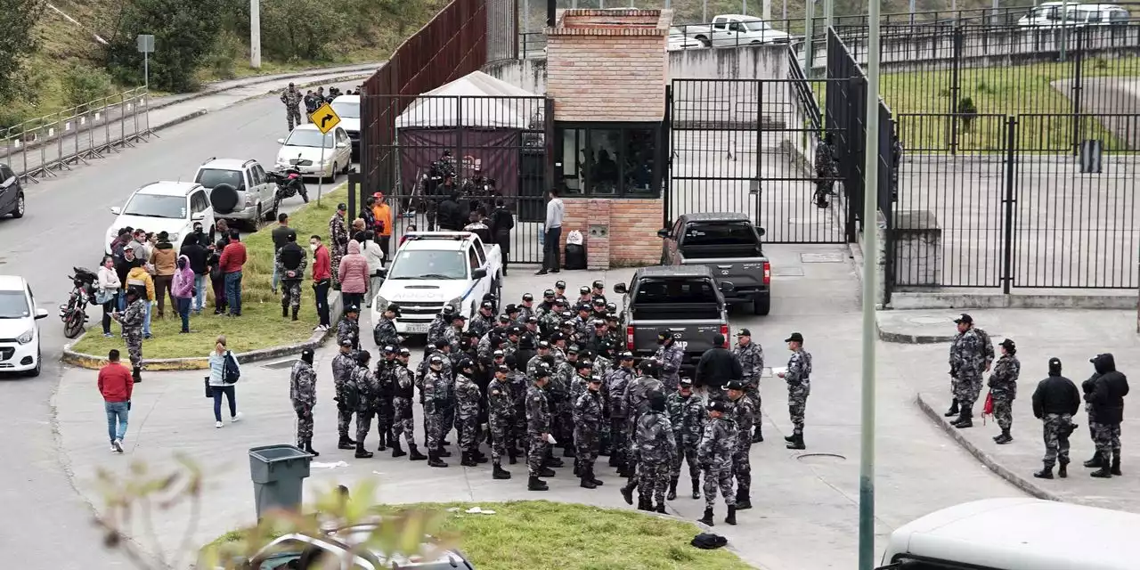 Ecuador Hit by Car Bombs as Security Crisis Widens