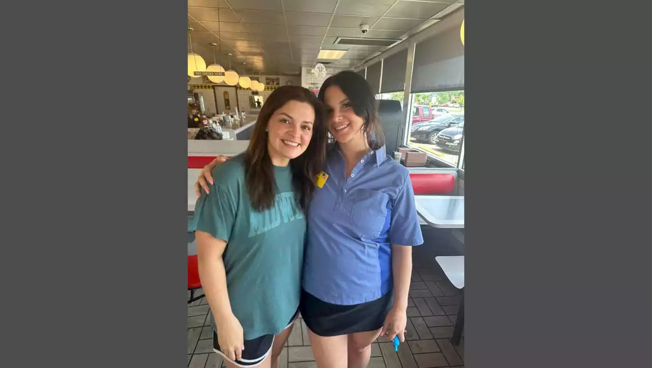 Lana Del Rey tells story behind her Waffle House shift in Alabama