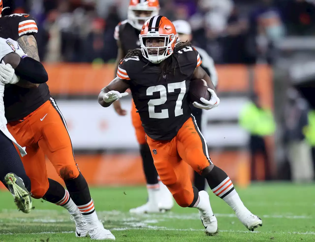 Kareem Hunt works out for Browns Tuesday in wake of Nick Chubb’s knee injury