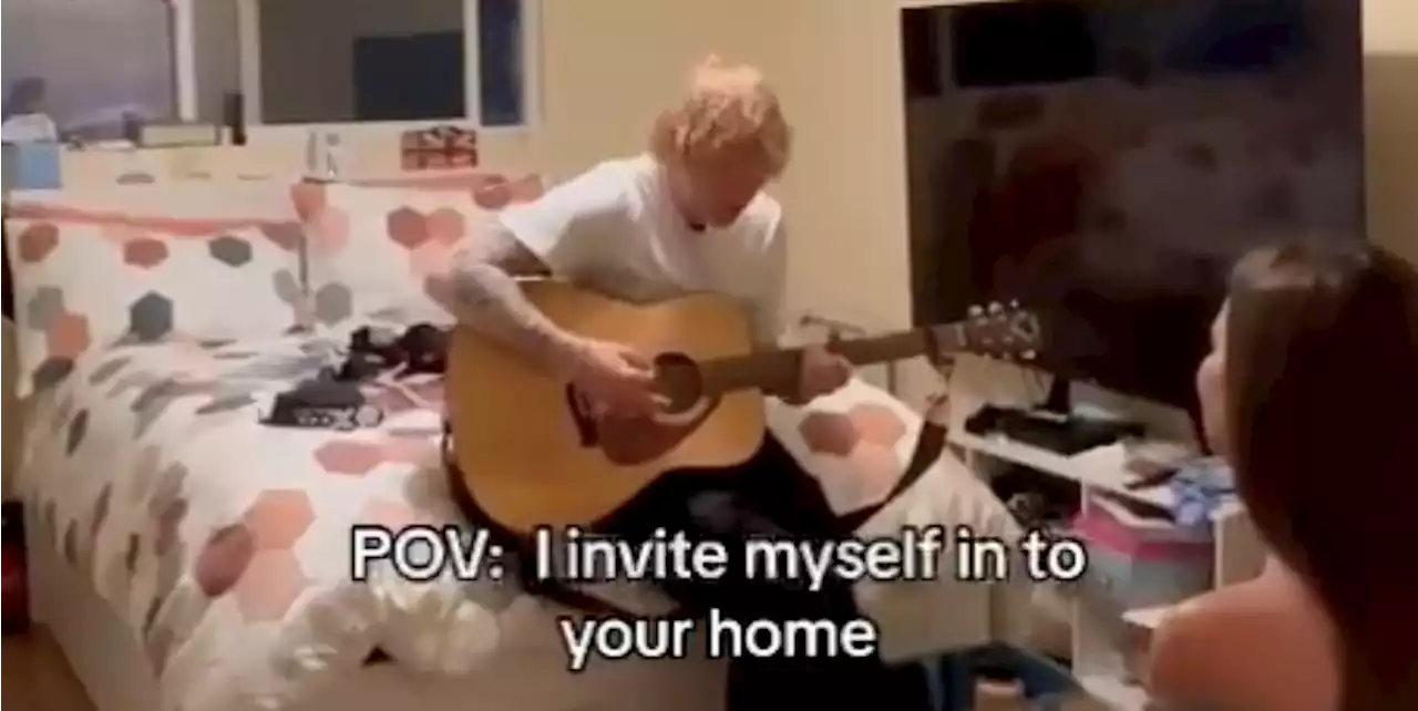 Ed Sheeran canta il nuovo album a casa dei fan: il video della sorpresa