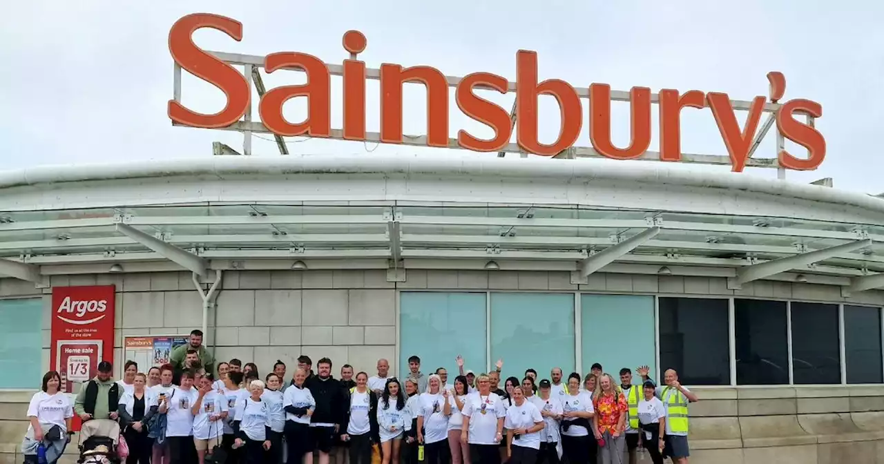 Supermarket worker's colleagues, friends and family take on 10k for charity