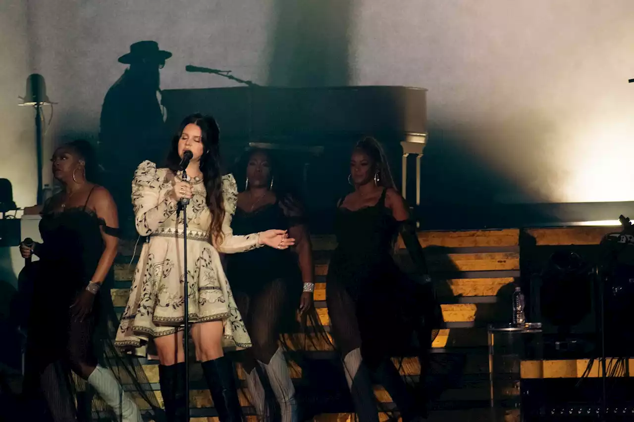 Lana Del Rey Was More Electric Than the Storm at Her Dallas Concert