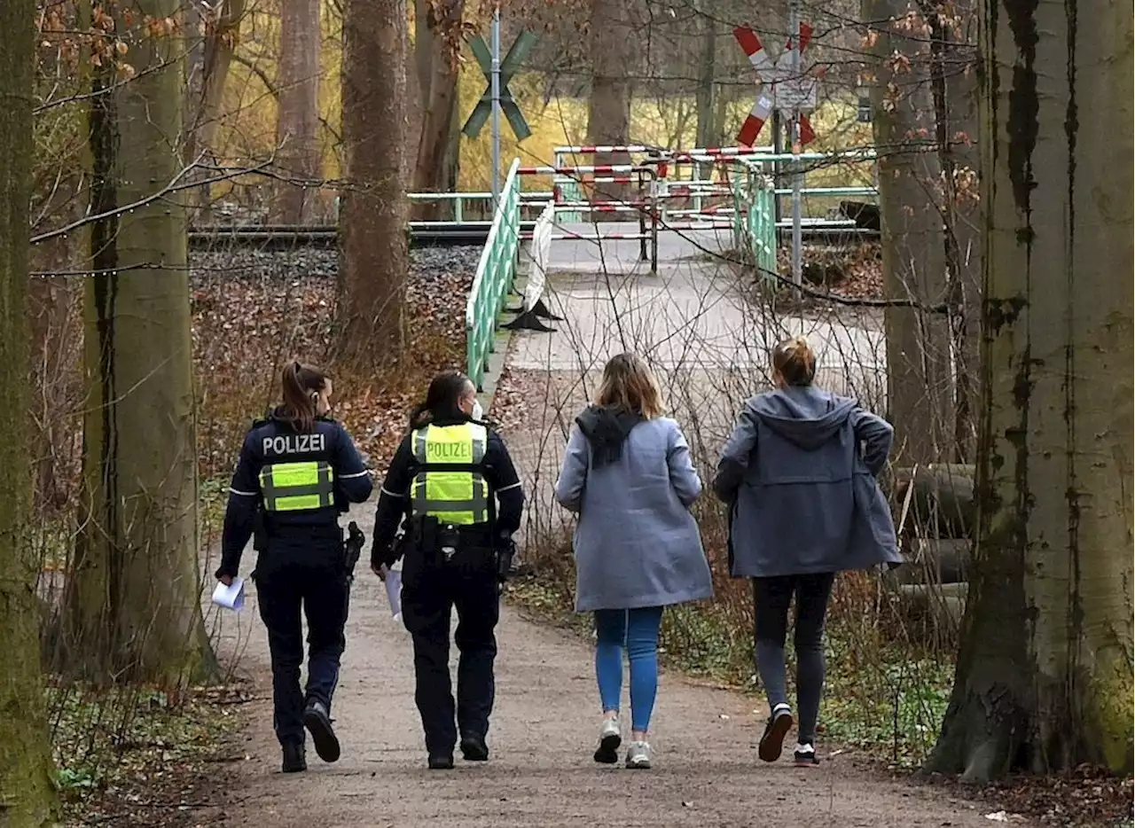 „Überfallartig“: Frau erlebt Albtraum in Grünanlage – Kölner Polizei mit dringendem Aufruf