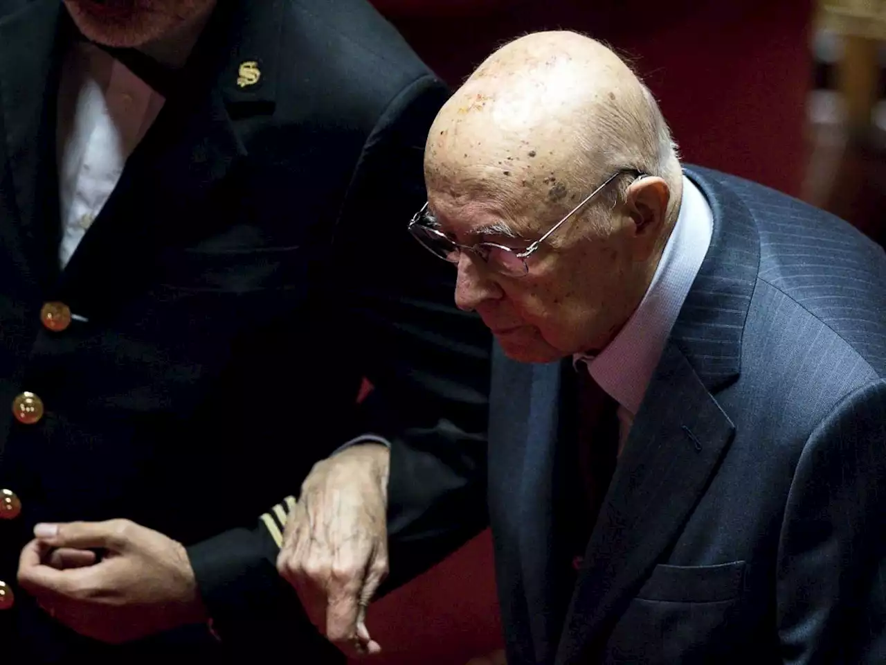 Auguri di morte e commenti incivili contro Napolitano. Sdegno per gli insulti degli haters sul web