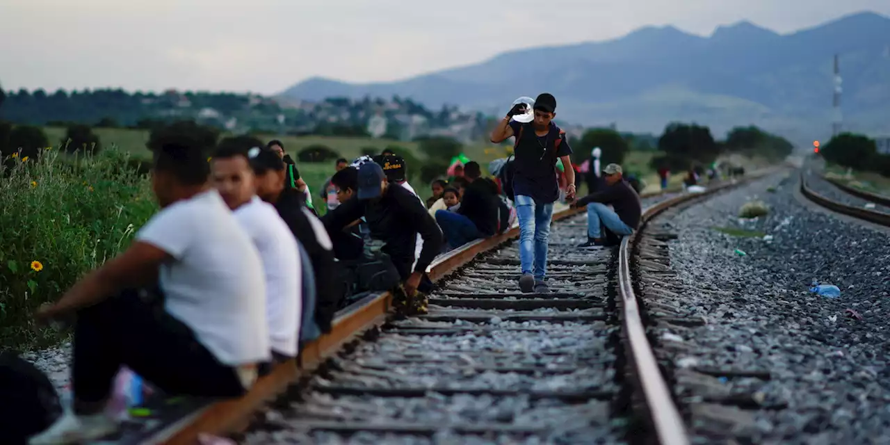 Il problema dei migranti che usano i treni merci in Messico per arrivare negli Stati Uniti