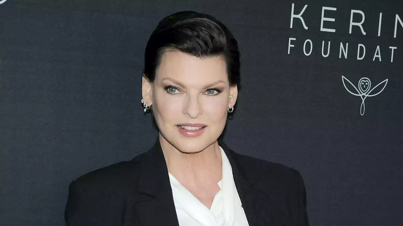 Linda Evangelista Says She Once Felt Pressured to Take 'Nude Photographs' At 16 Years Old