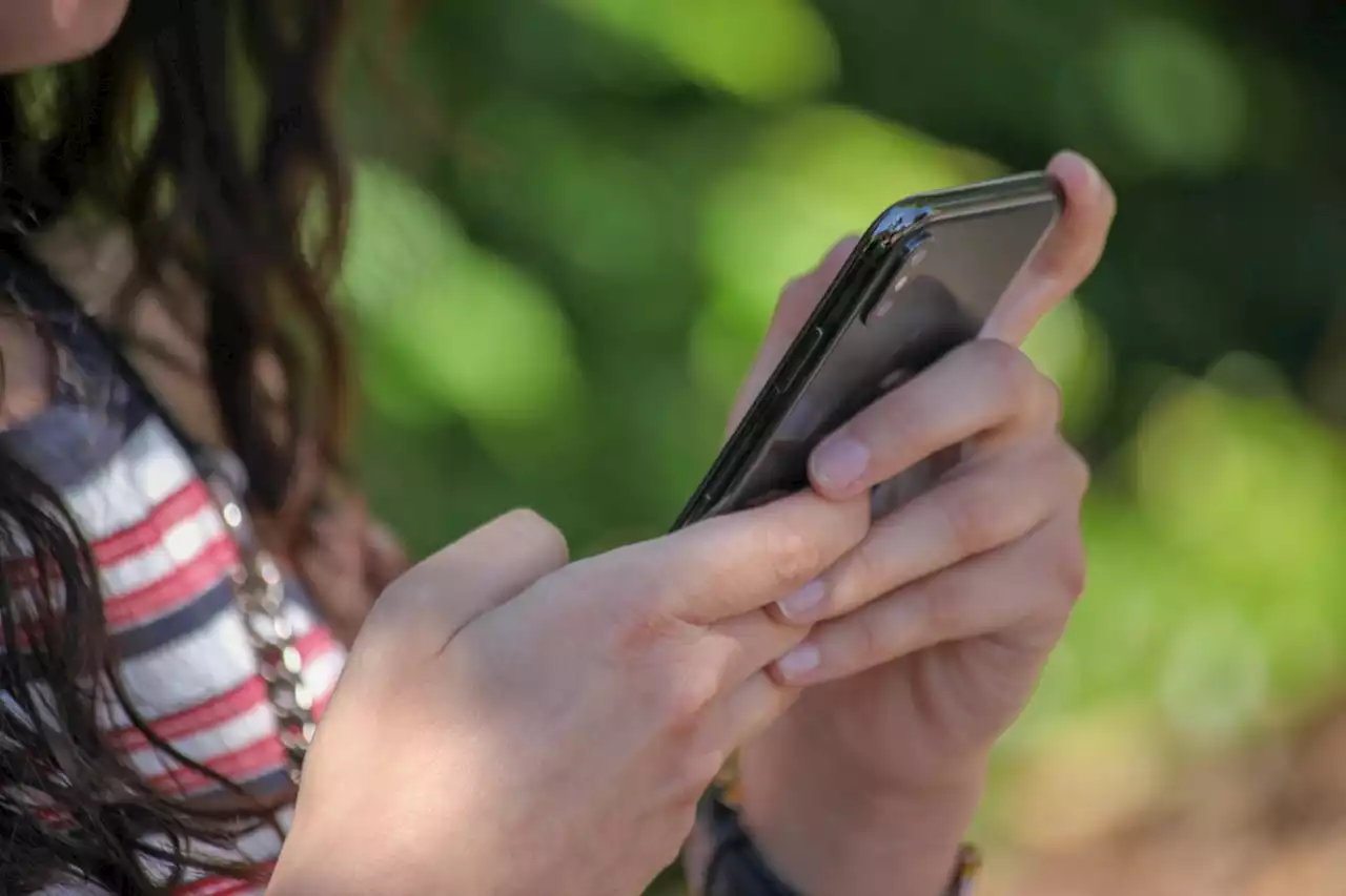 Mães espanholas denunciam uso de inteligência artificial para criar fotos falsas de filhas menores nuas