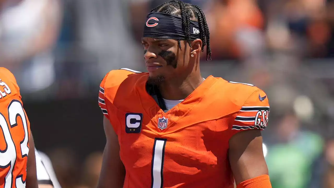 Bears QB Justin Fields knows something has to change: 'Not playing like myself'