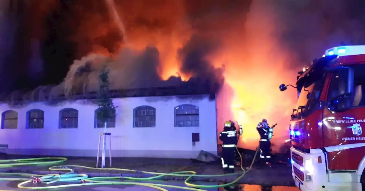 Großeinsatz in Wiener Neustadt: Brand bei Klaviermanufaktur Bösendorfer