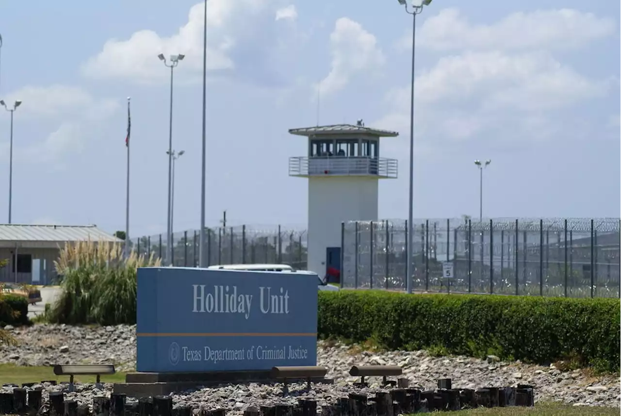 Texas' lockdown of its overheated state prisons is worsening an already volatile situation