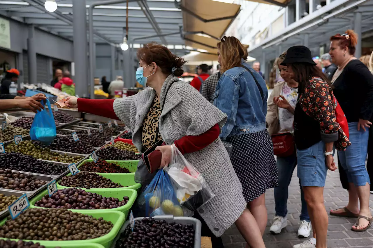 Greece seeks price transparency at supermarkets to help families