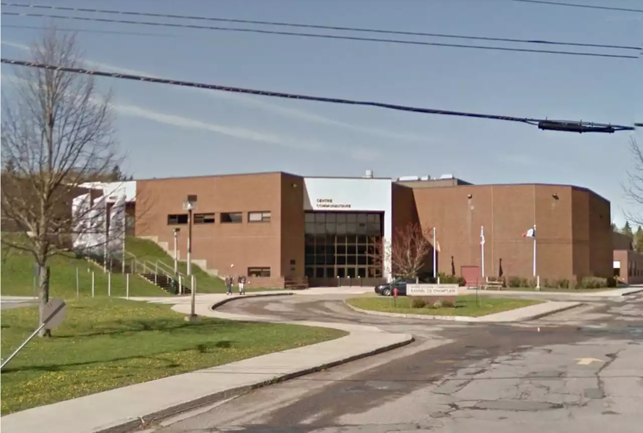 UPDATED: Saint John police find 'Nothing suspicious' at school where bomb threat was called in