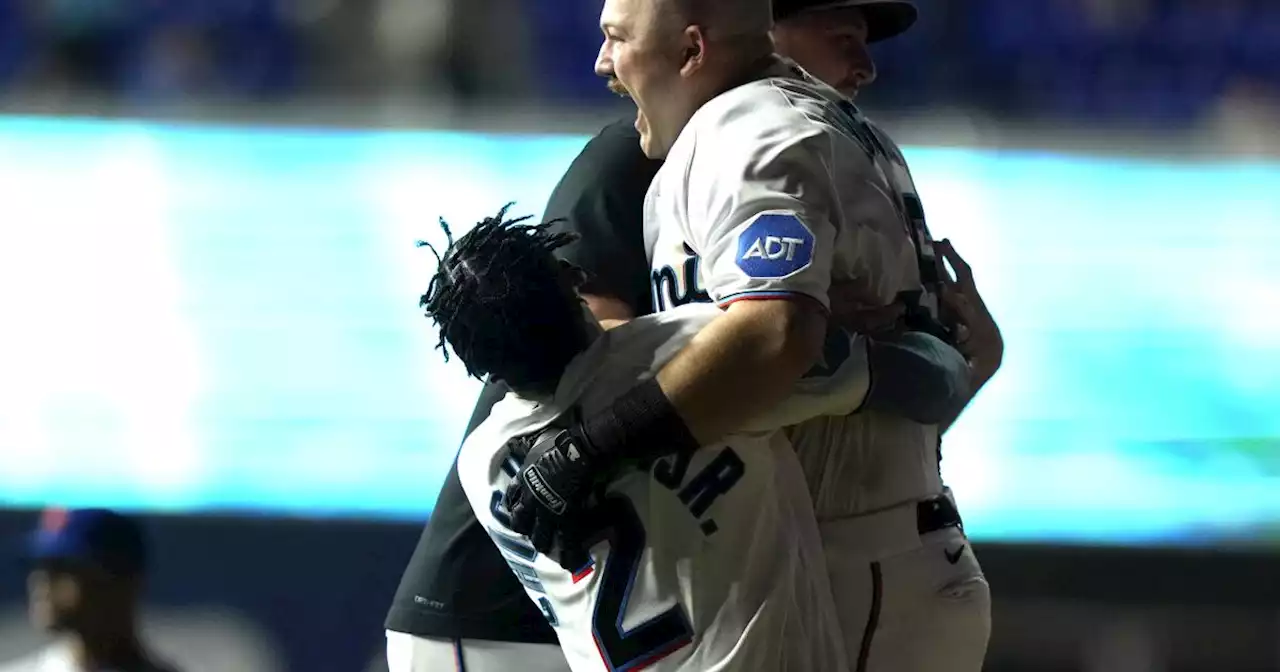 Burger batea sencillo decisivo en la 9na; Marlins superan 4-3 a Mets