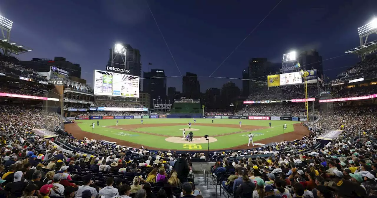 Padres Daily: Fans set Petco Park attendance record; streaking; health updates