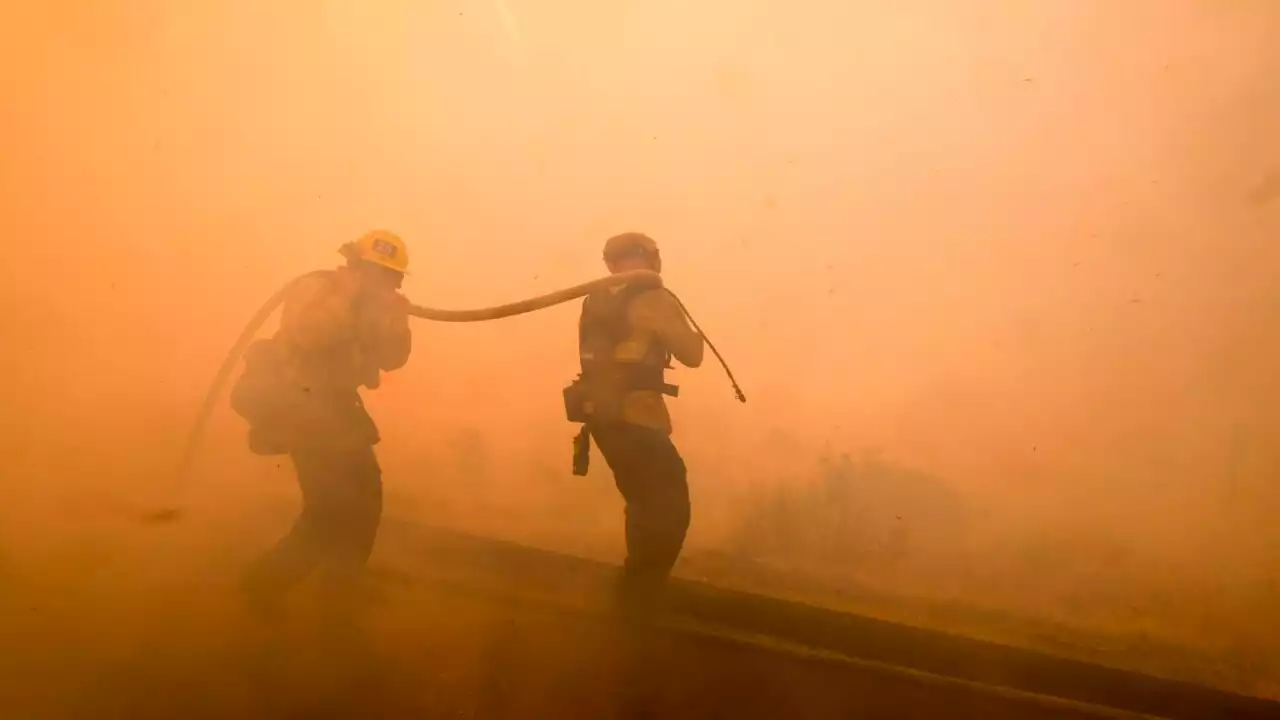 Fire threat to worsen in Sydney with scorching temperatures and strong winds