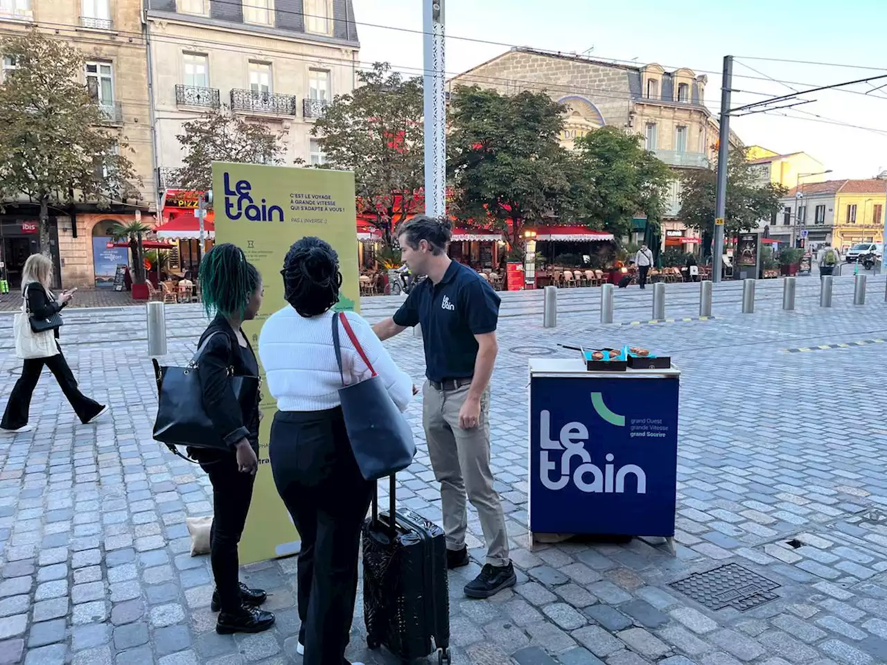 Le Train, compagnie alternative à la SNCF, se présente aux voyageurs en gare de Bordeaux