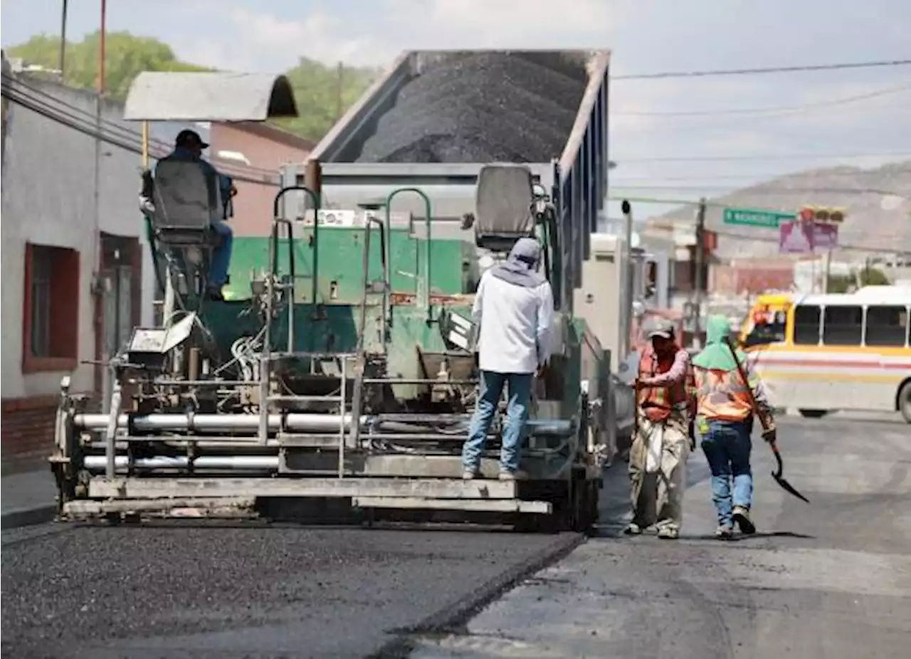 Arranca pavimentación en la calle Pérez Treviño del Centro de Saltillo