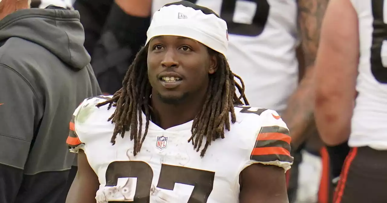 Browns near deal to sign RB Kareem Hunt following Nick Chubb's season-ending injury