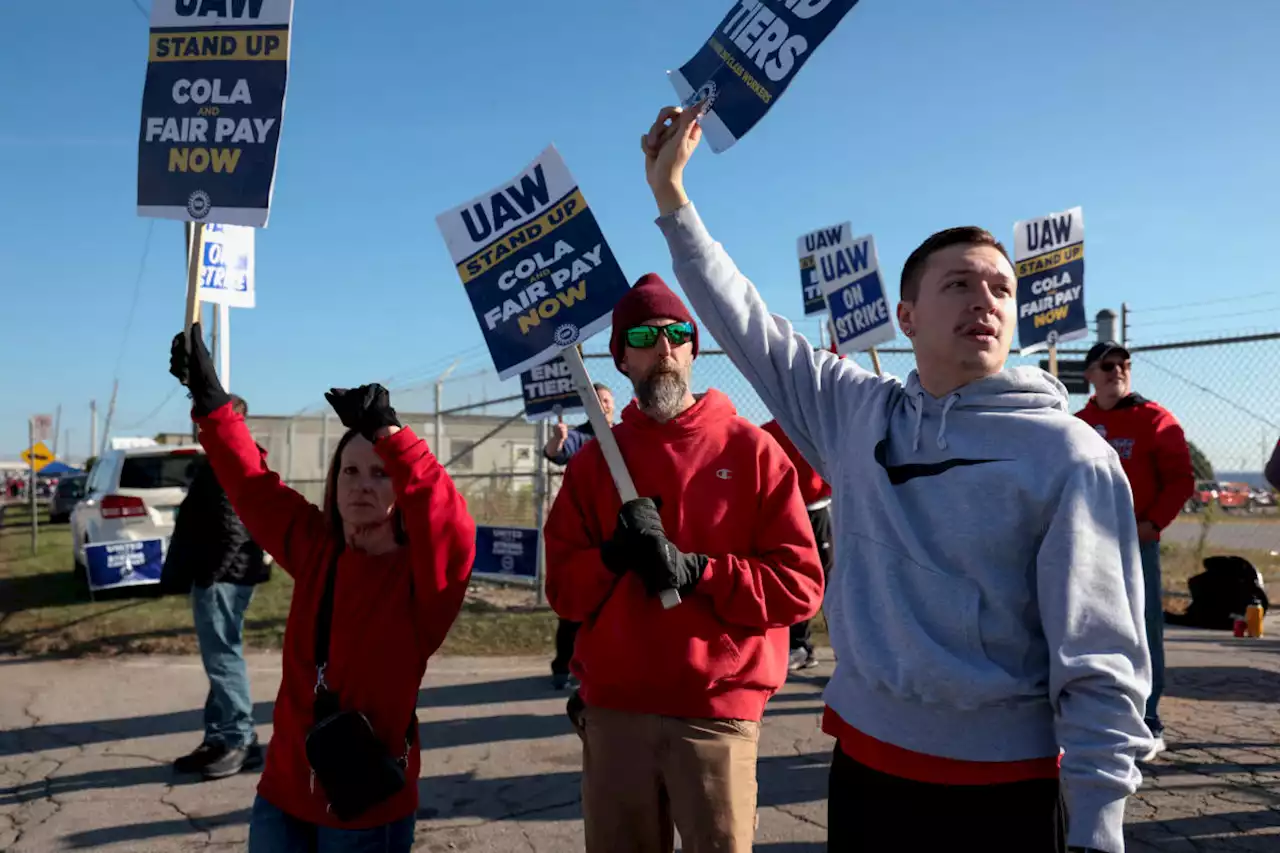 UAW strike: Ford, Canadian workers reach deal; GM, UAW gap 'is very big,' source says