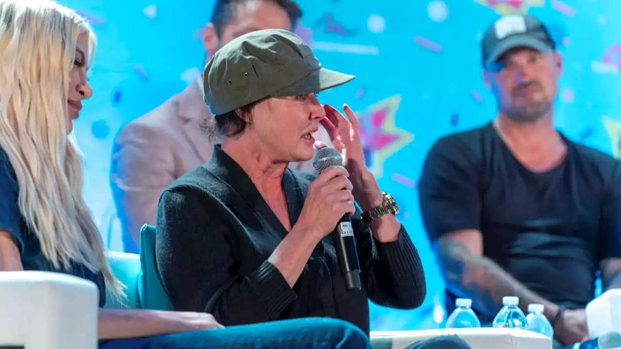 Shannen Doherty gets emotional after standing ovation at '90s Con: 'I have a fight for my life'