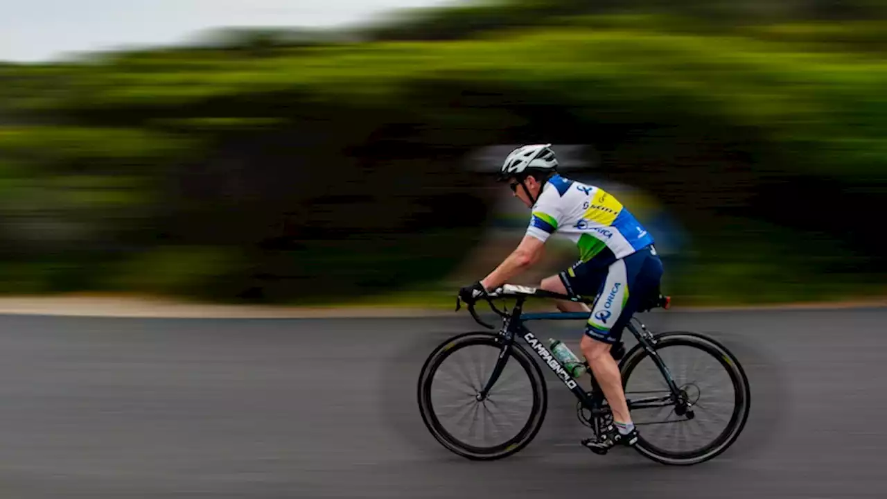 'You risk your life every time' on Victorian roads, cyclist tells safety inquiry