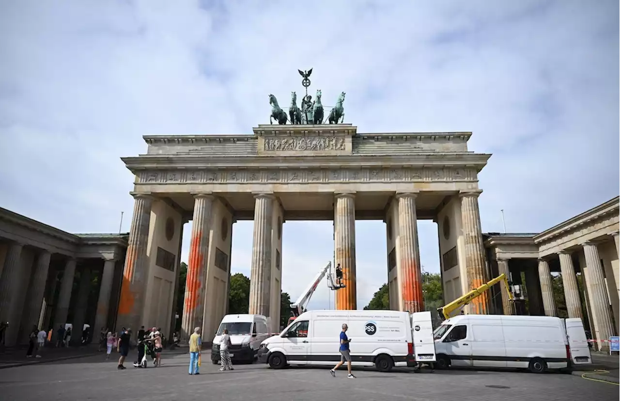 Berlin-Marathon und Letzte Generation: Polizei zeigt starke Präsenz am Brandenburger Tor