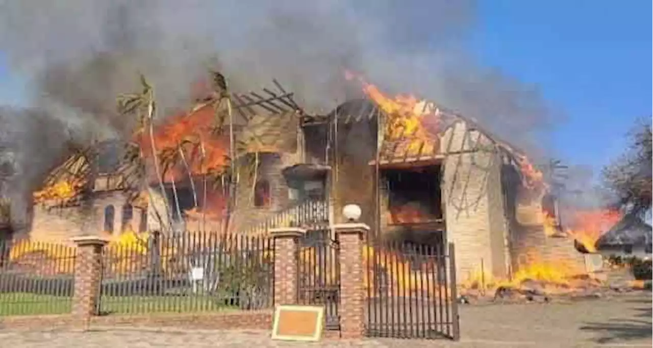 Video: Phalaborwa residents take hands after fire destroys 13 homes - LNN