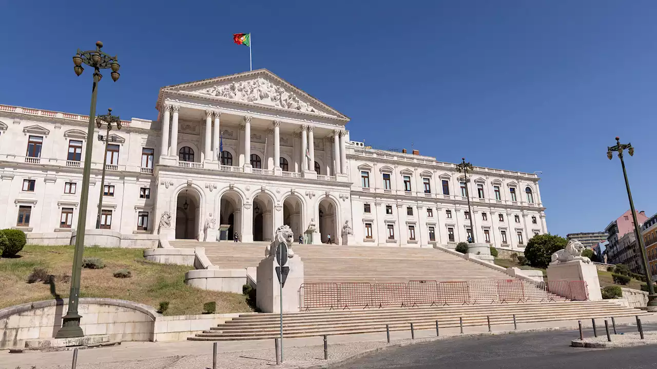 Partidos criticam “teimosia” do Governo no Mais Habitação