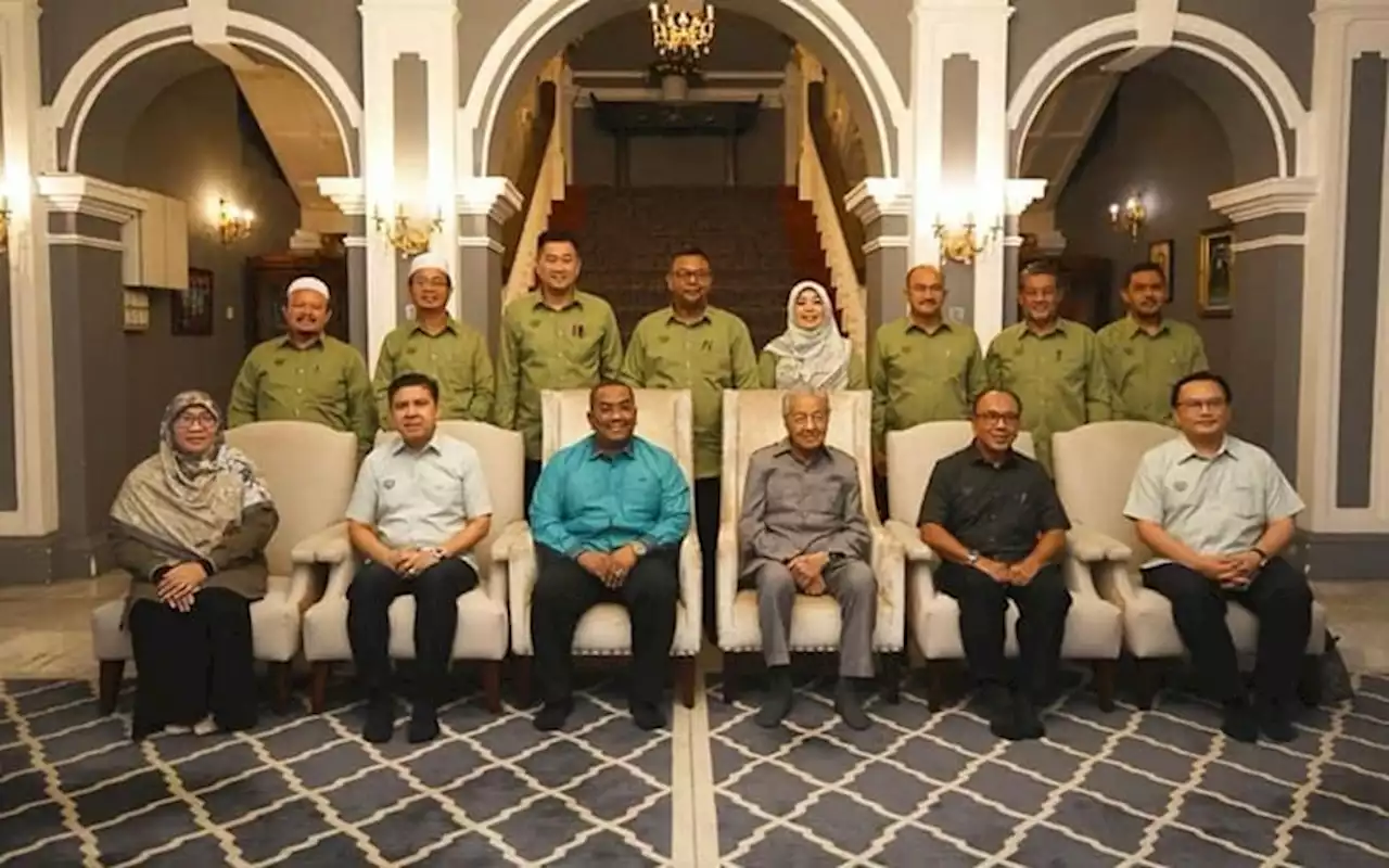 Dr M conducts ‘SG4’ briefing in Kedah