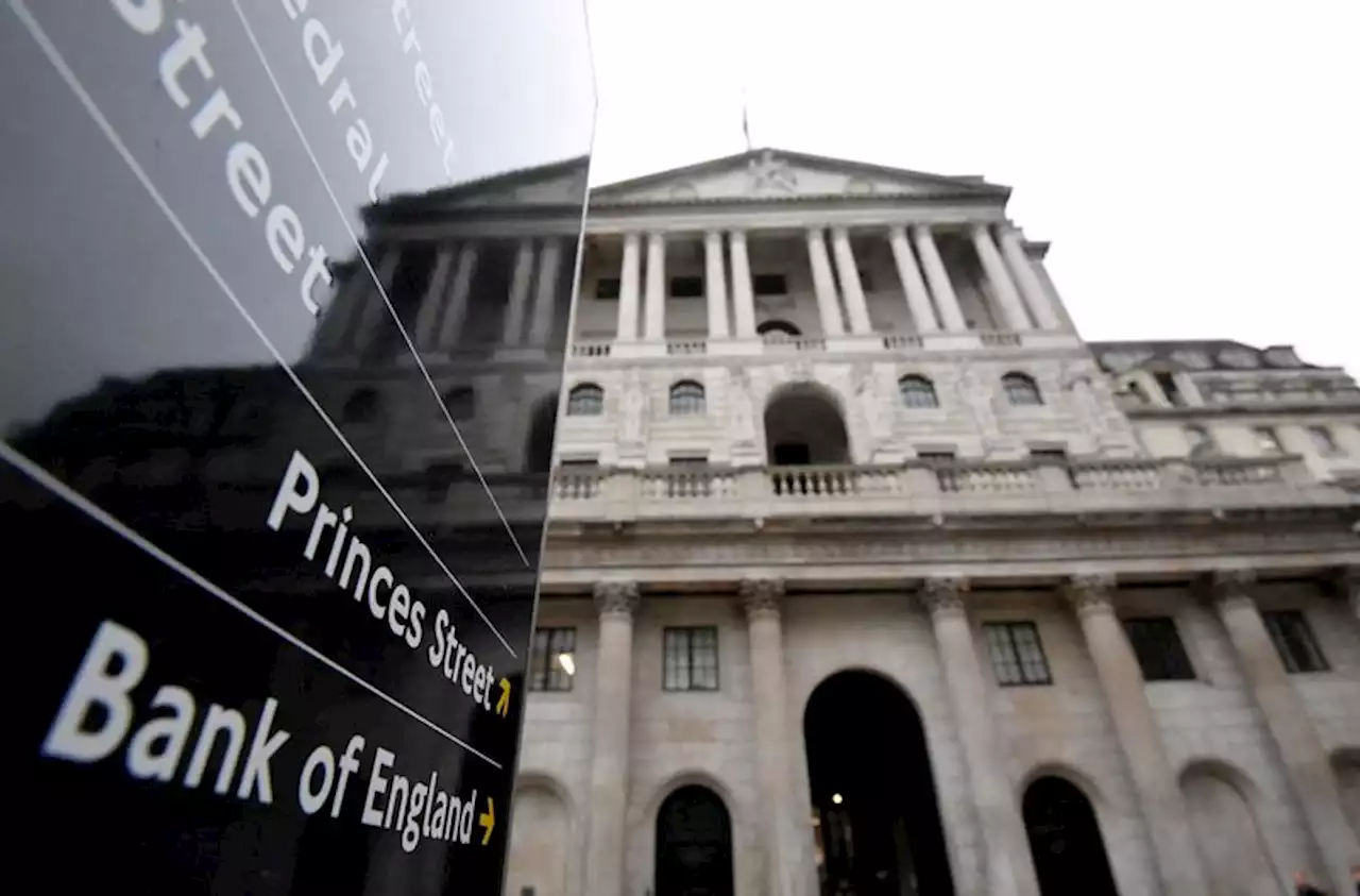 Bank of England keeps rates unchanged, pauses lengthy hiking cycle By Investing.com