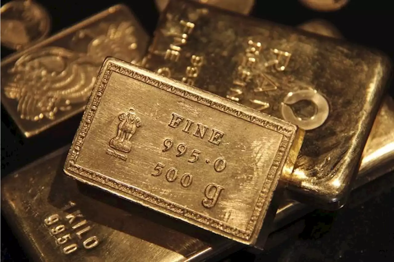 Gold at week-low as Fed on hawkish overdrive; more downside seen By Investing.com