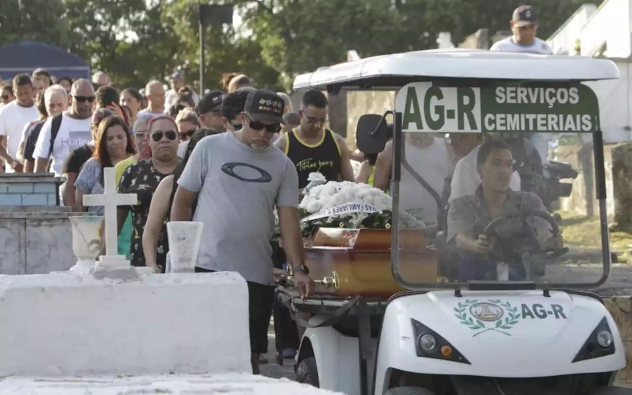 Pintor morto durante tiroteio em posto de gasolina é enterrado em Caxias | Rio de Janeiro