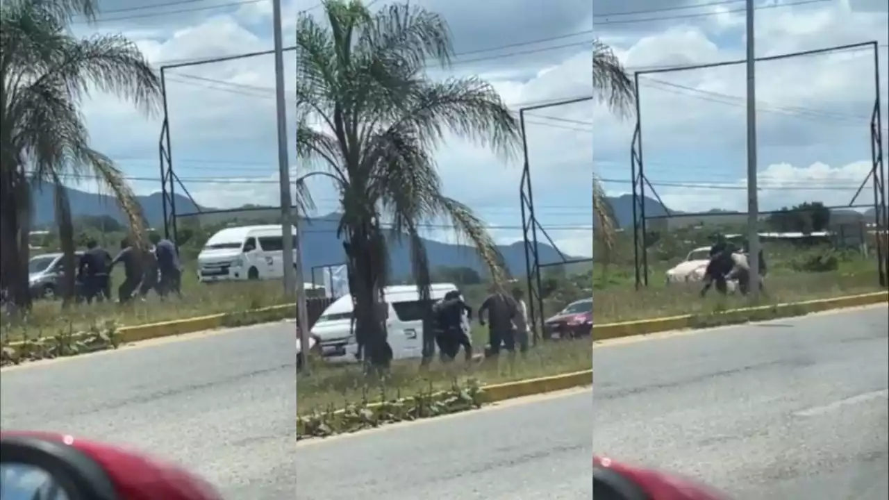 VIDEO| A punta de patadas, palos y puñetazos, taxistas de Oaxaca golpean indigente