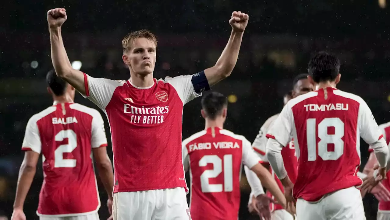 Arsenal golea sin problema al PSV del 'Chucky' en Champions League