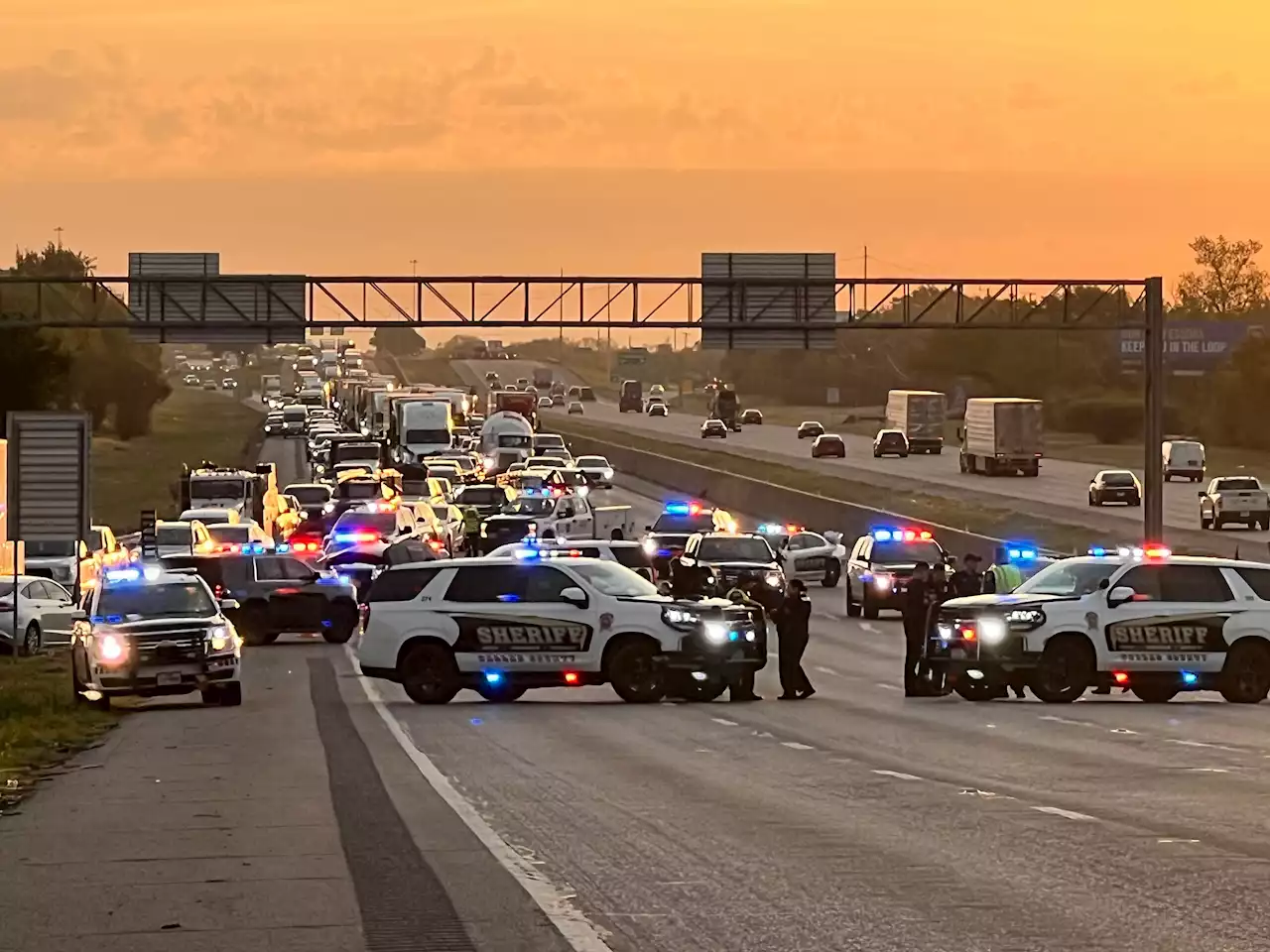 Westbound lanes of I-20 shut down in Dallas after crash involving Arlington police officer