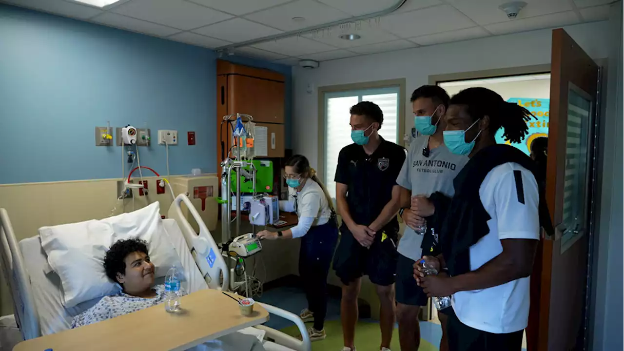 San Antonio FC players boost spirits at Methodist Children's Hospital